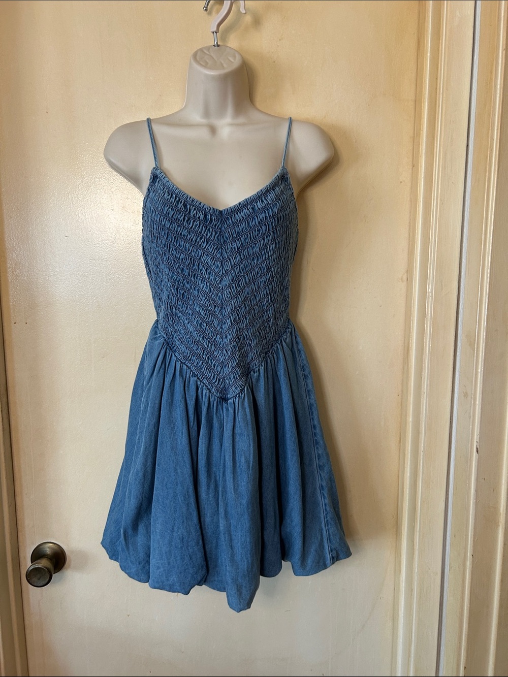 American Eagle Outfitters Bella Bubble Hem Denim-Blue Smocked Mini Dress size XS